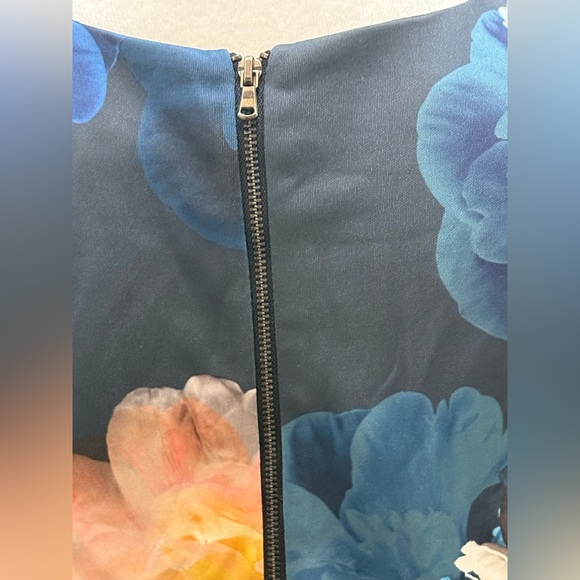 Betsy Johnson. Black Magnolia Sheath Dress. Size 12. - Picture 8 of 9